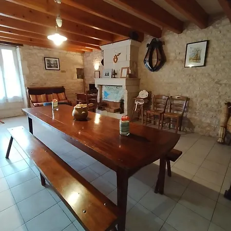 Le Logis De فندق مبيت وإفطار *